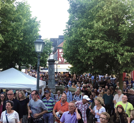 Sixtyfive Cadillac live @ Idstein Jazz Festival – Idstein Open-Air 2022 Idstein party crowd