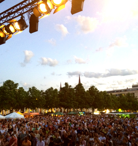 Wiesbaden party crowd